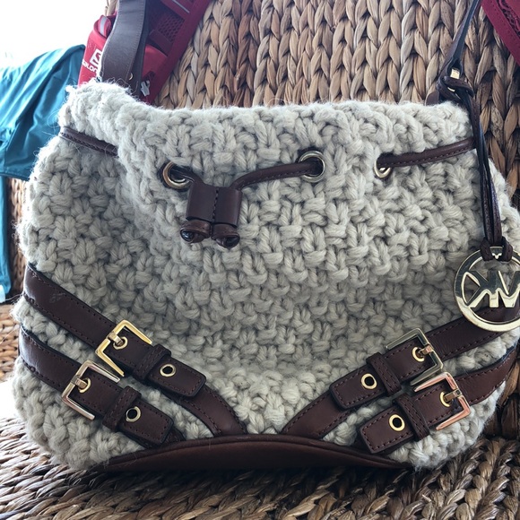 Michael kors milo strap bag! Rare find - Picture 4 of 11